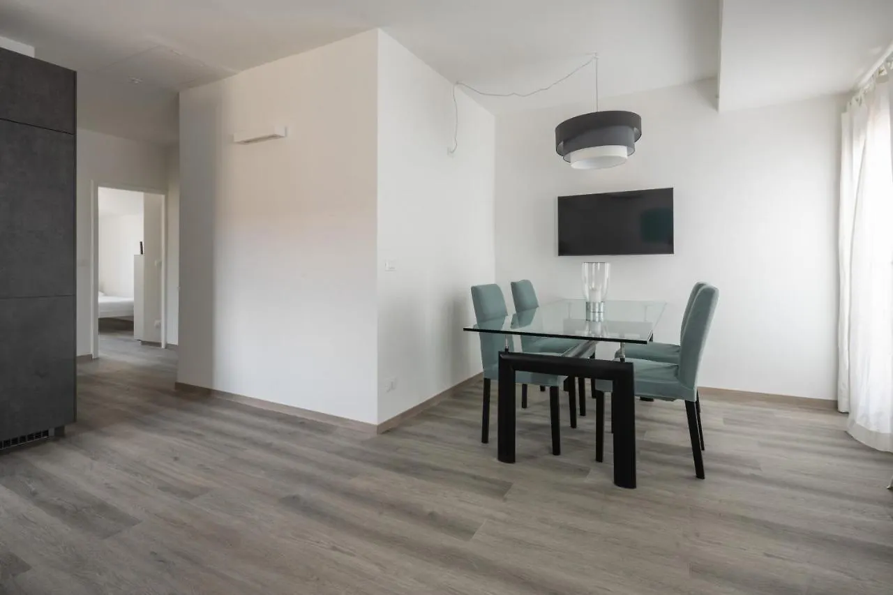 Bright Apartment On Venetian Roofs R&R