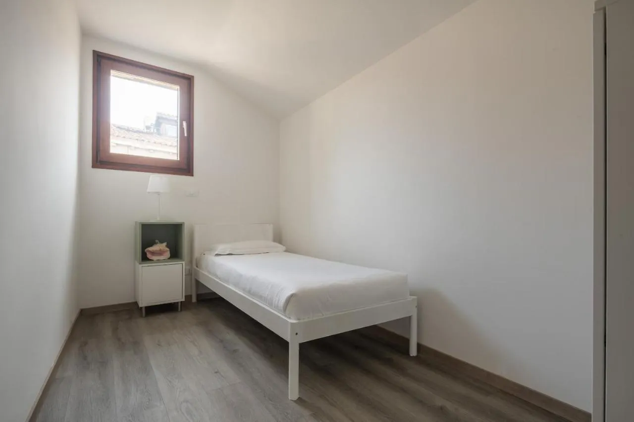 Bright Apartment On Venetian Roofs R&R Italia