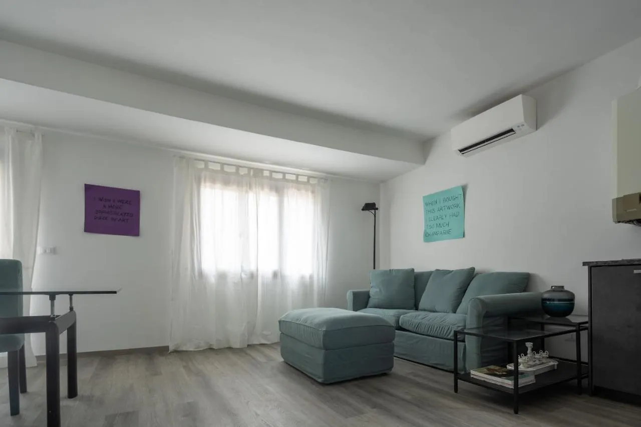 Bright Apartment On Venetian Roofs R&R Italia